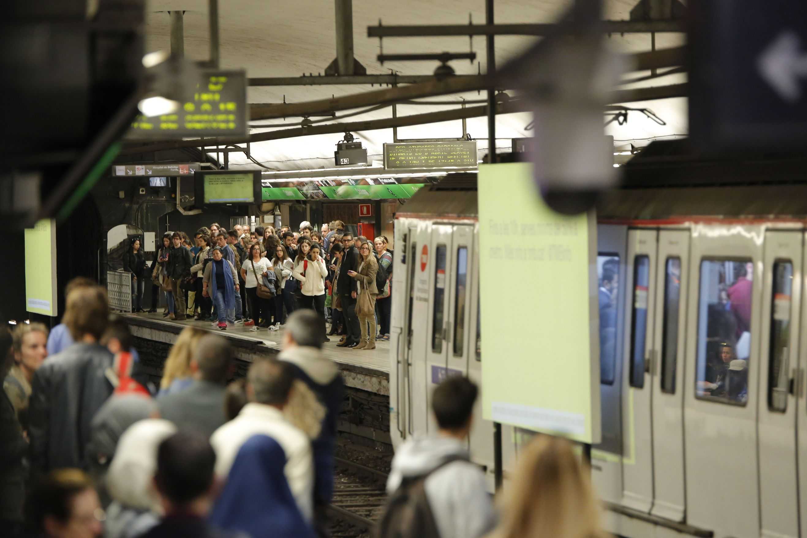 Els treballadors del Metro tomben el preacord que havia d'evitar més vagues