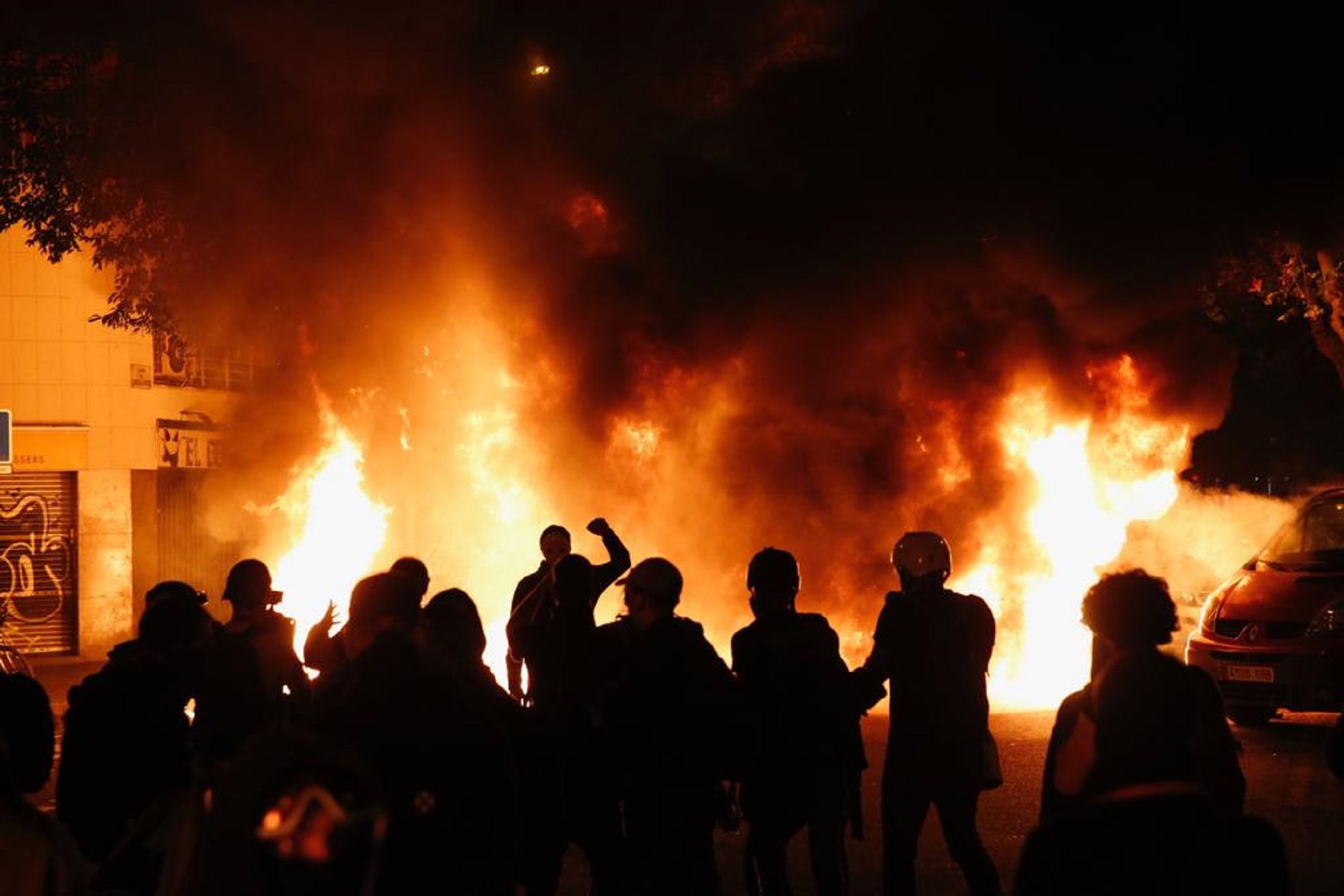 Serious incidents during third night of protests in Barcelona