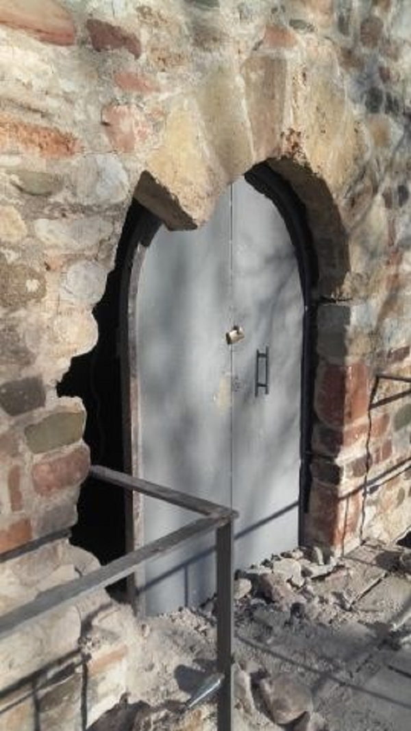 Vandalismo en una iglesia románica y la rectoría en Sabadell