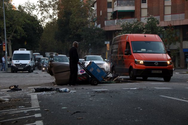 aldarulls contenidors cremats carrer Ausias March Barcelona ACN
