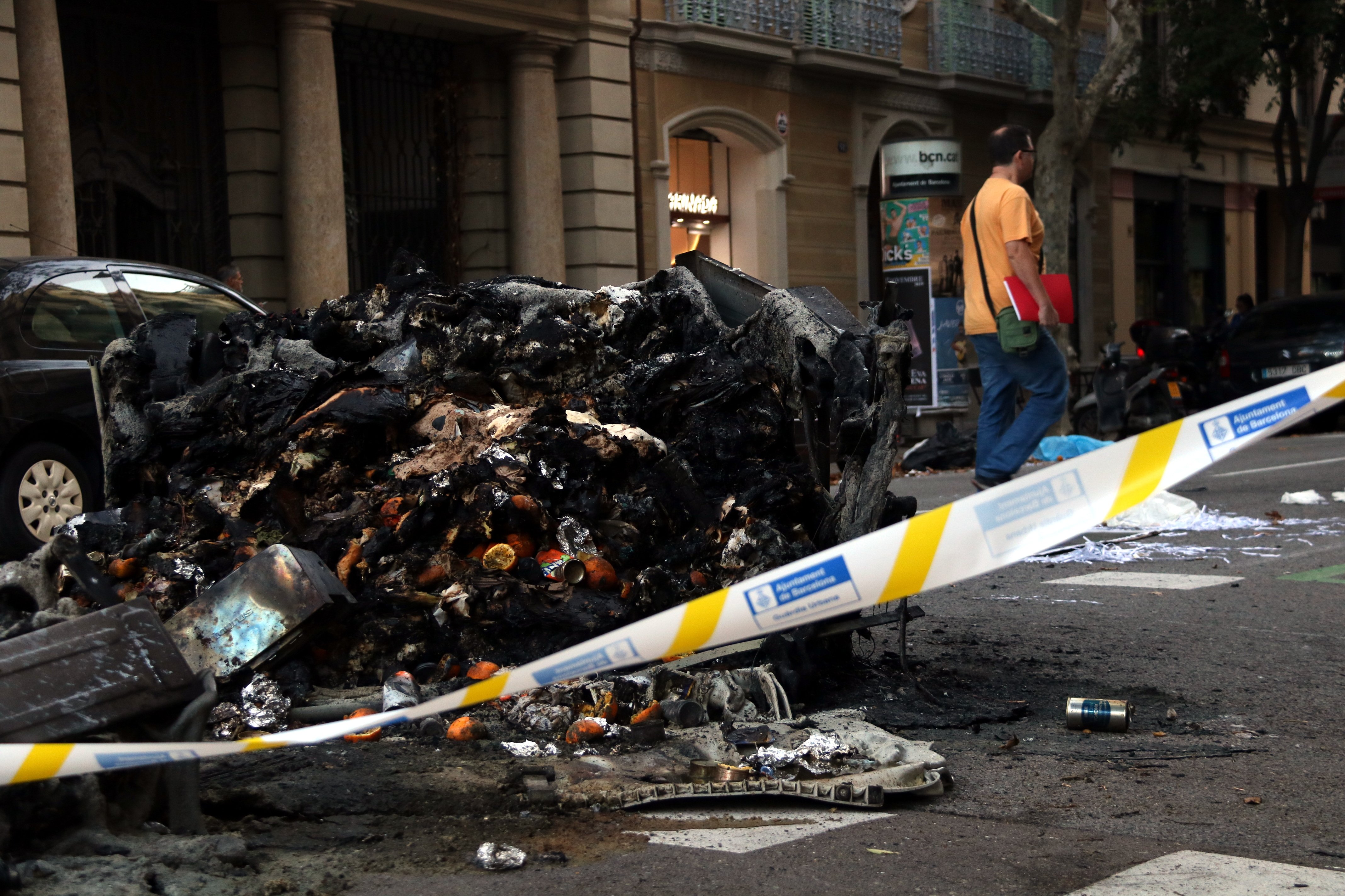 Carrers tallats a la circulació a l'Eixample després dels aldarulls