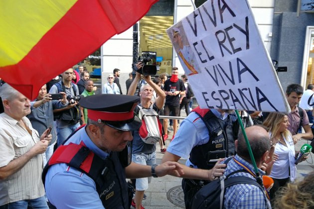 Manifestación estudiantes bandera española Anna Solé