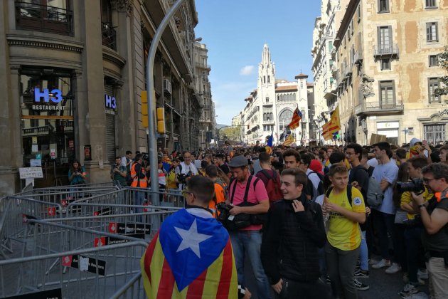Manifestación estudiantes prefactura Policía Nacional Anna Solé