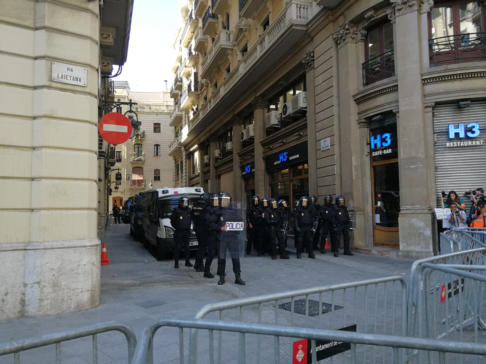 La policia espanyola envia 120 antiavalots a Barcelona per protegir la cimera