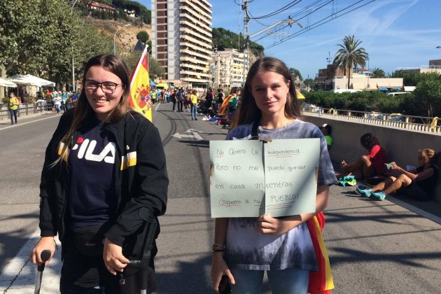 Manifestantes no independentistas Arenales - MV