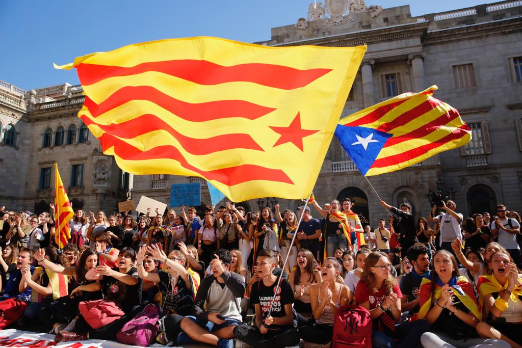 Thousands of students protest around Catalonia