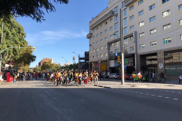 Estudiants cortan paralel - Carlota Camps