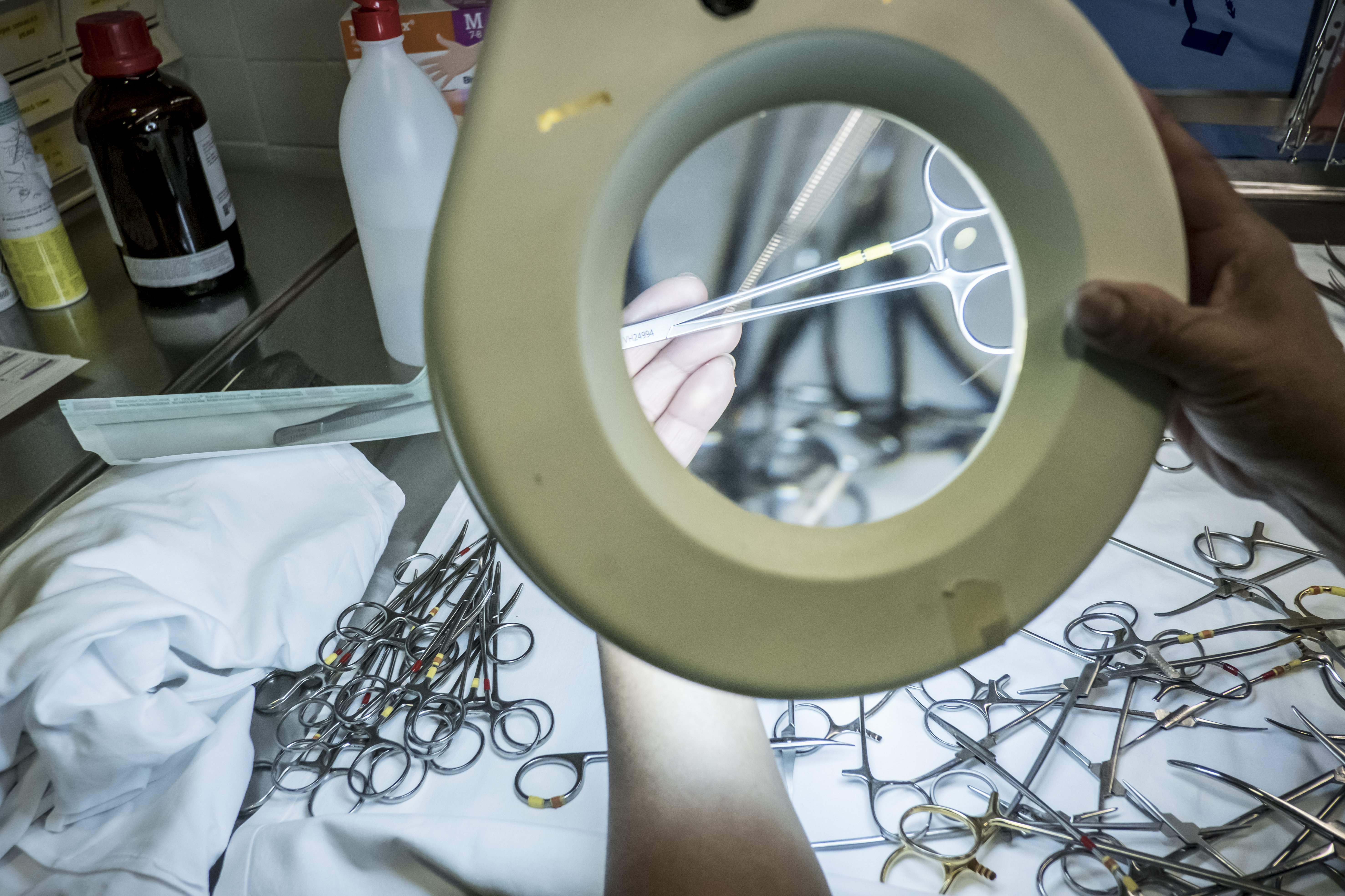 Quirónsalud Barcelona realiza una cirugía de alta complejidad a un niño de 22 meses
