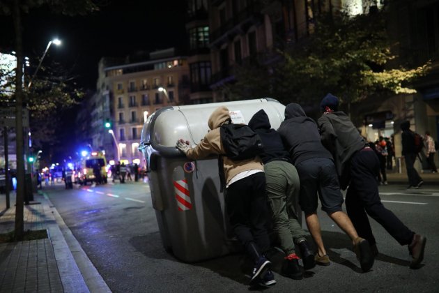ELNACIONAL enfrentamientos ultras cdr barcelona - paz venteo