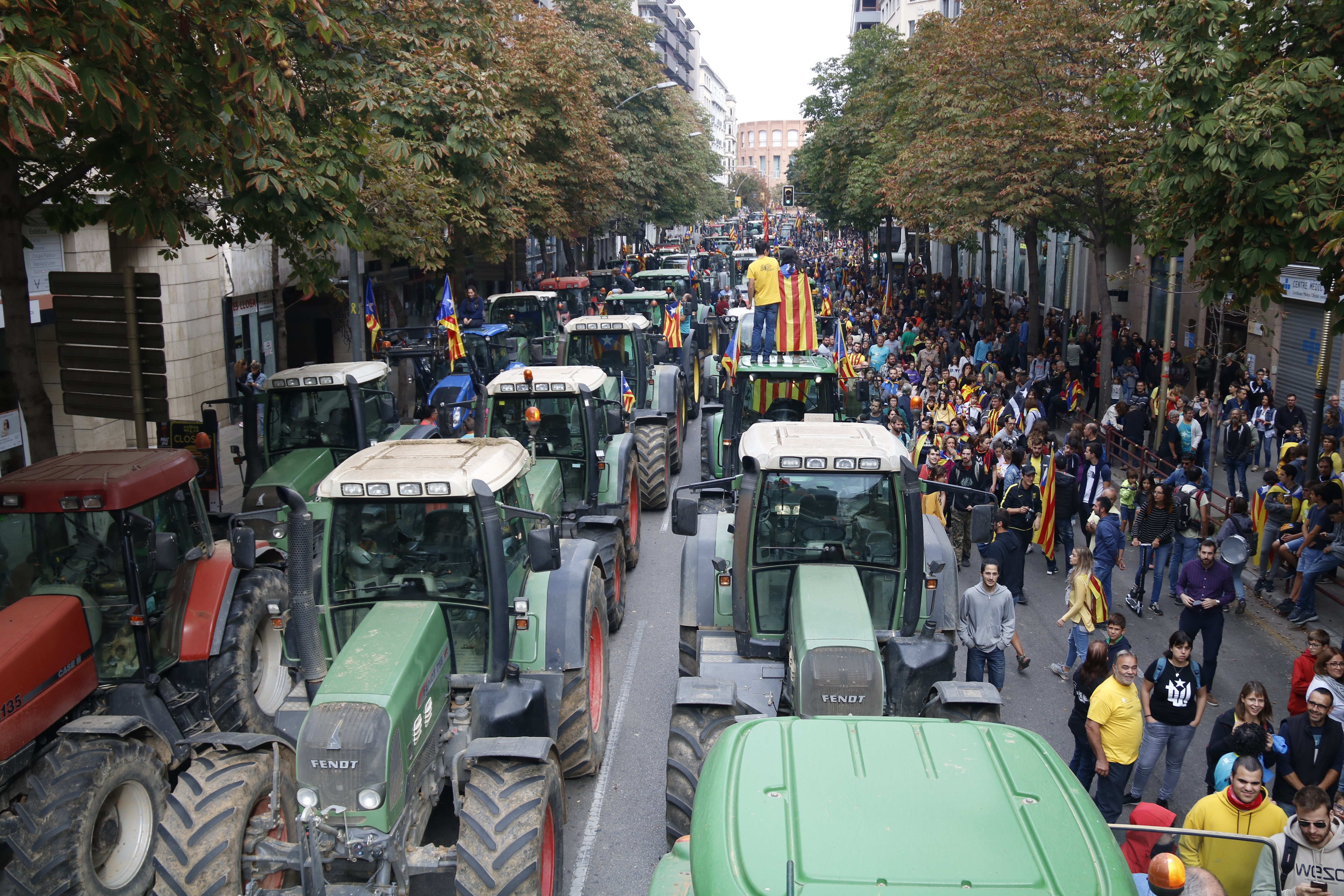 60.000 personas y 150 tractores en la manifestación de la huelga general en Girona