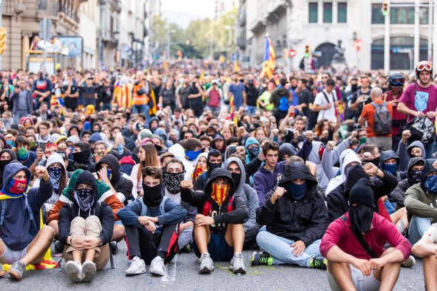 ELNACIONAL vaga general 18-o sentada estudiants via laietana - pau venteo