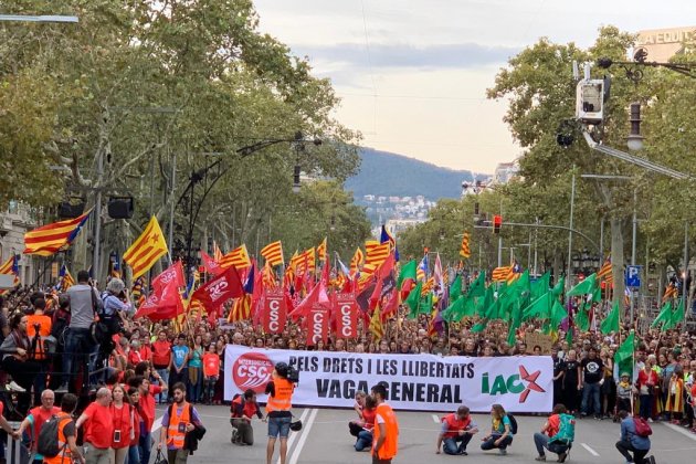 ELNACIONAL vaga general 18-0 passeig de gracia capçalera intersindical - marta lasalas