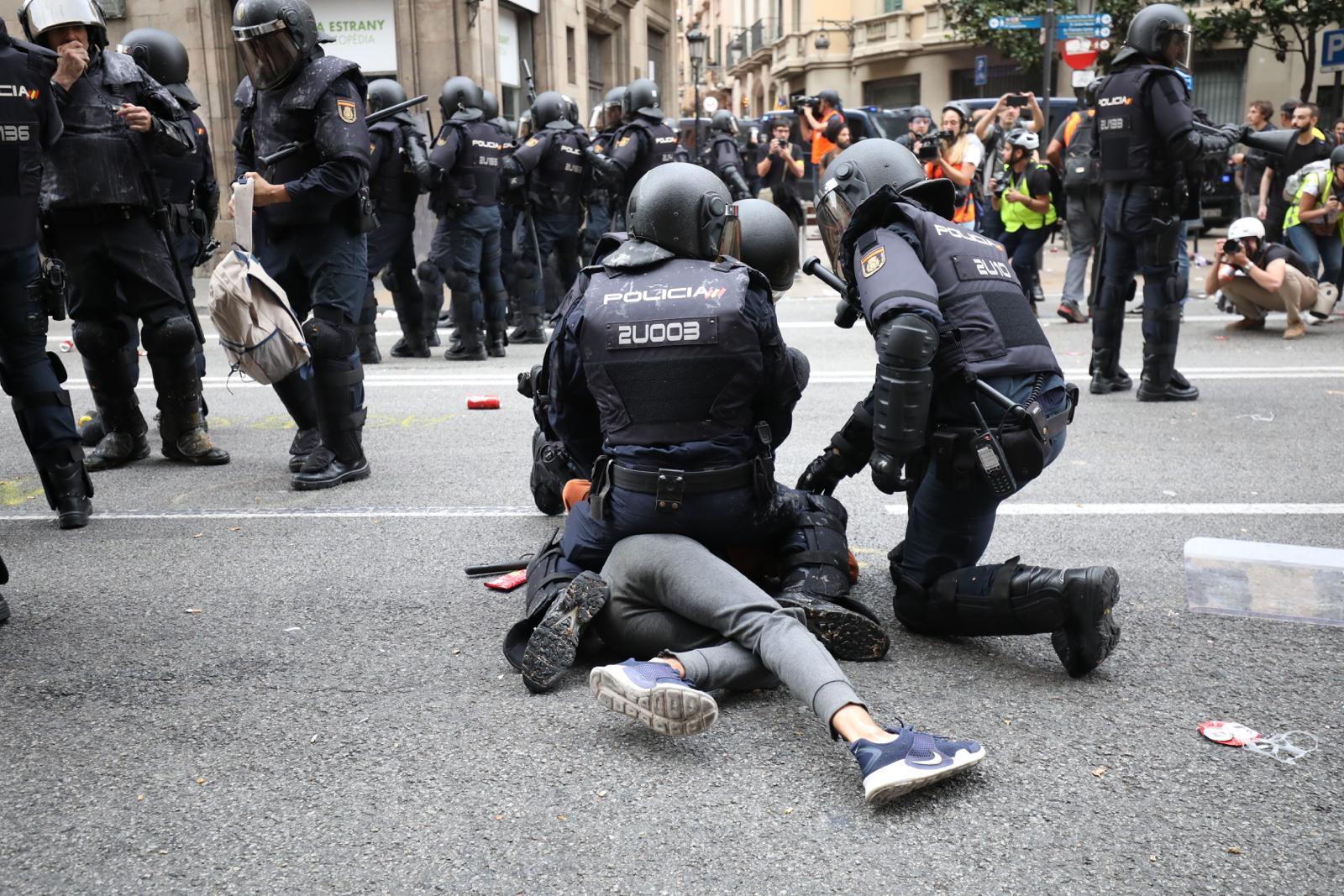 L’informe de les detencions pel 14-O: violència, intimidació amb un cúter i un intent de suïcidi