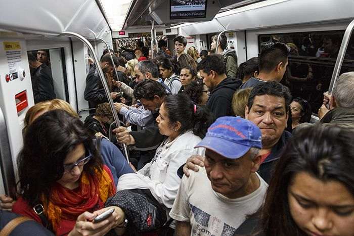 La primera jornada de huelga en el metro causa largas esperas