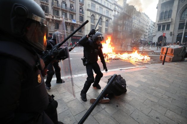 càrregues policia via laietana urquinaona pau venteo
