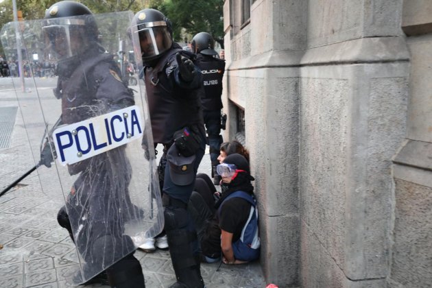 policia via laietana pau venteo