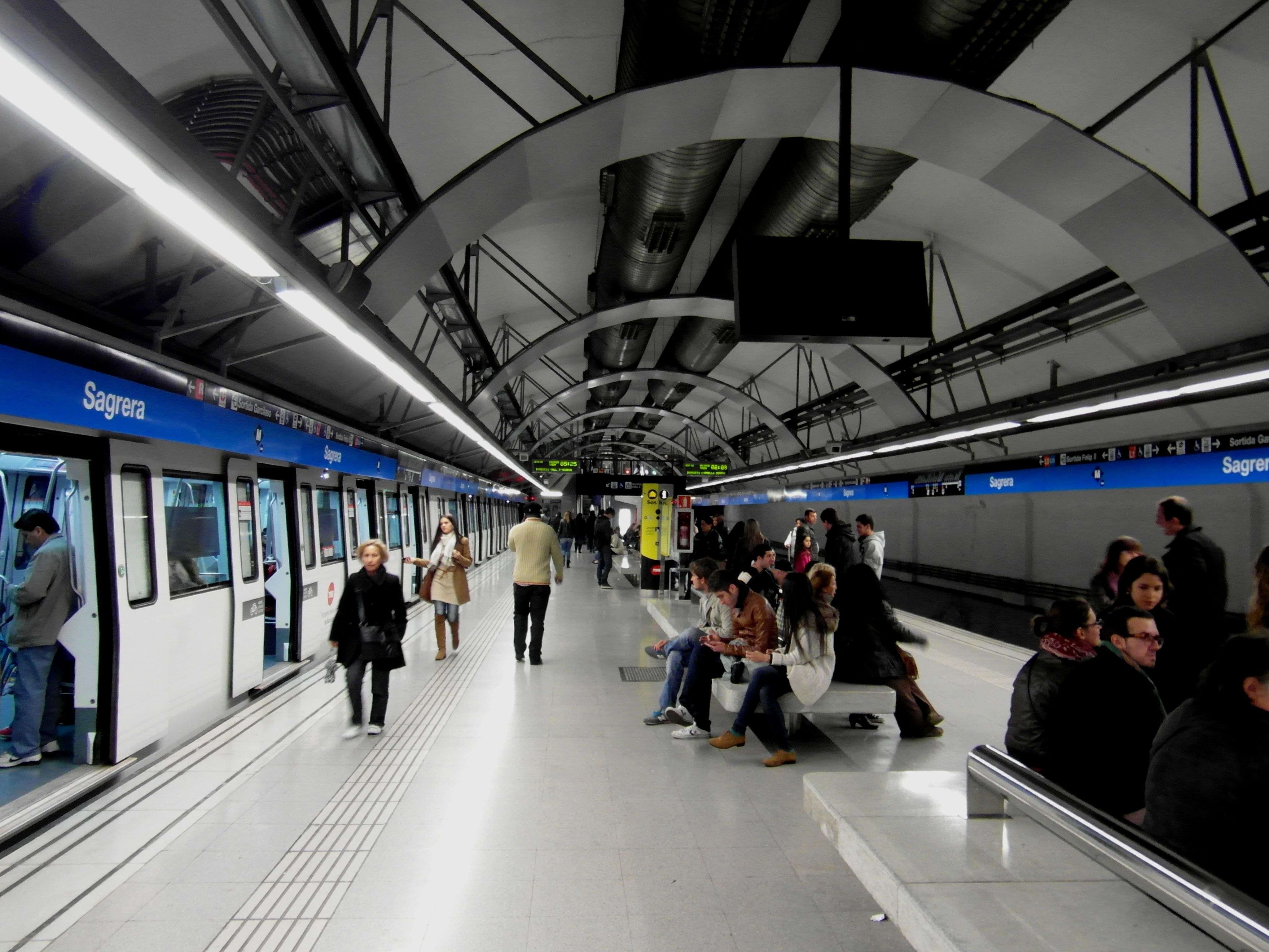 Sis revisors del Metro, acomiadats per quedar-se els diners de les multes