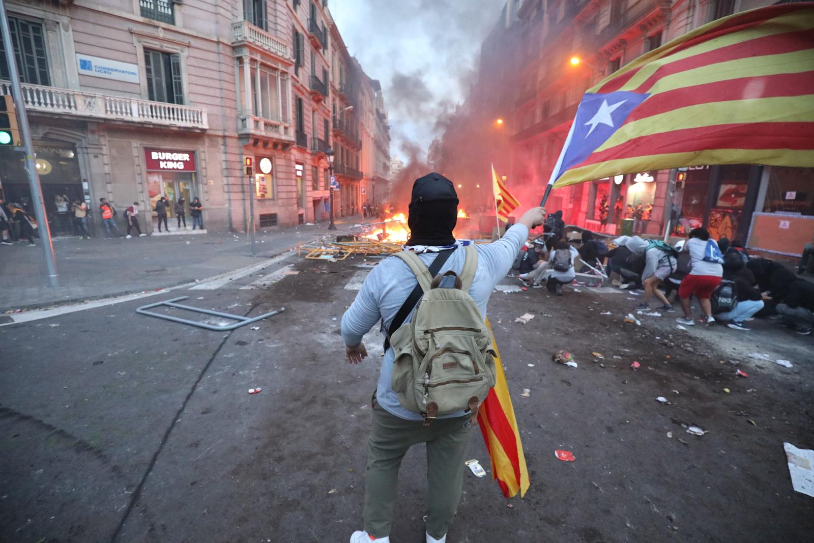 GALERIA | Les imatges més punyents dels aldarulls al centre de Barcelona