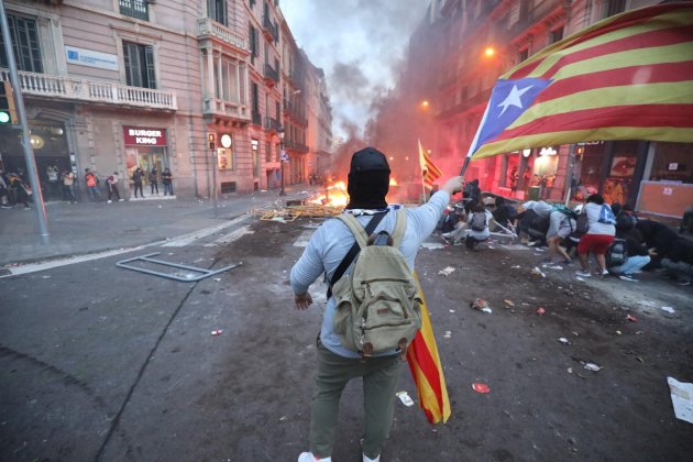 barricades aldarulls urquinaona vaga general - Pau Venteo