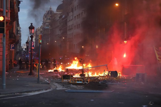 barricades aldarulls urquinaona vaga general - Pau Venteo
