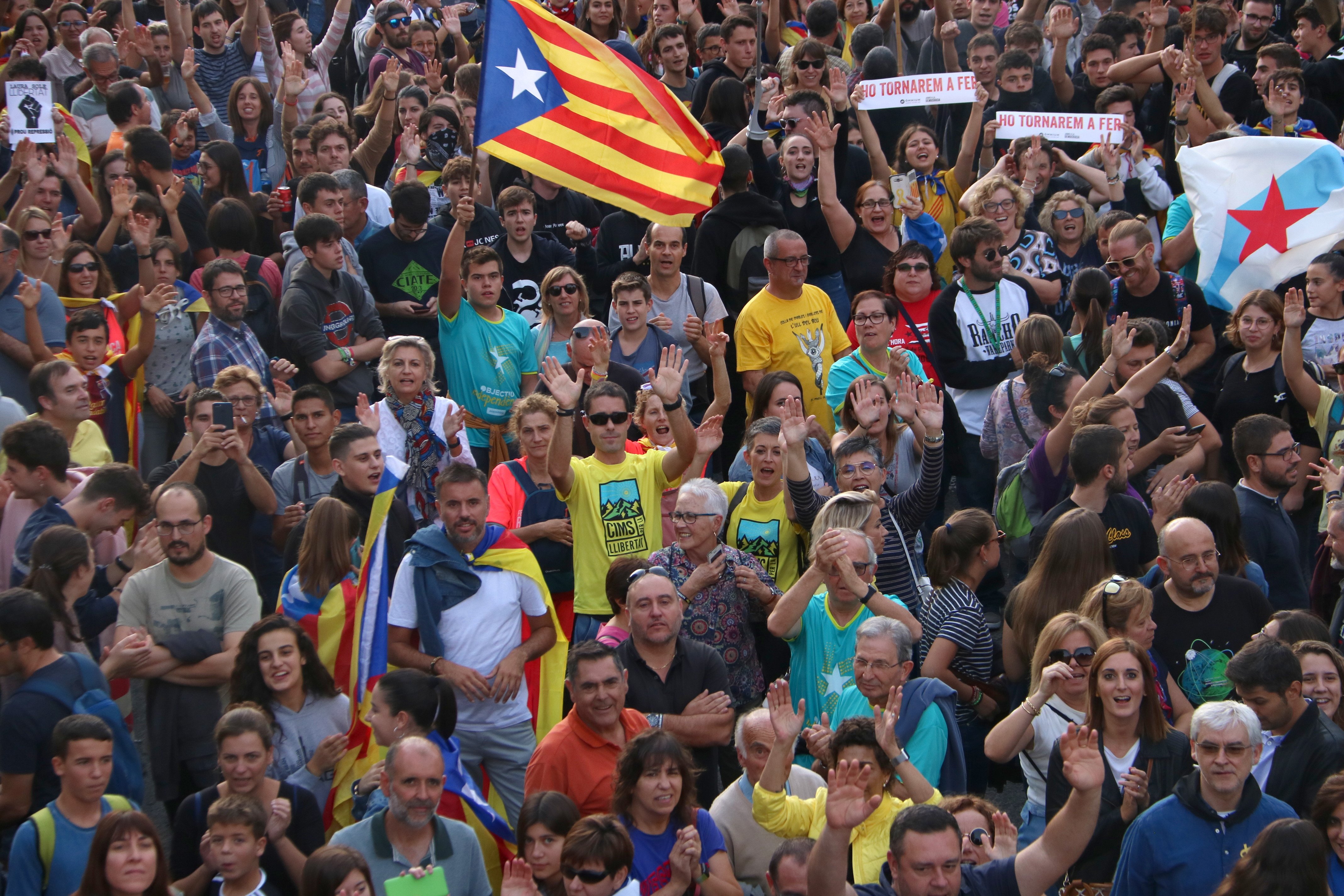 La indignació contra la sentència s'escampa a tot Catalunya
