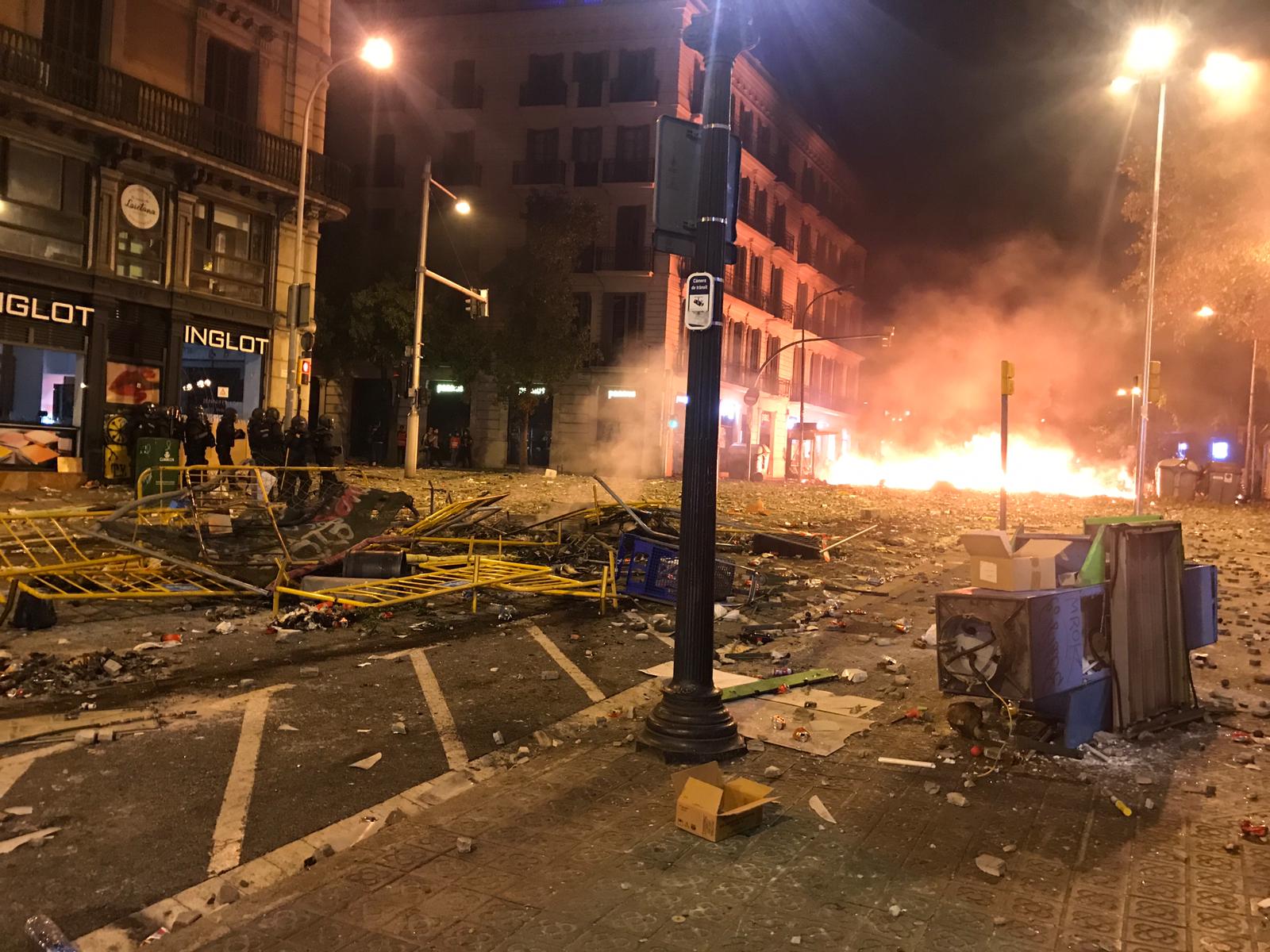 Barcelona destina 100.000 euros "para paliar" los efectos de los disturbios en comercios