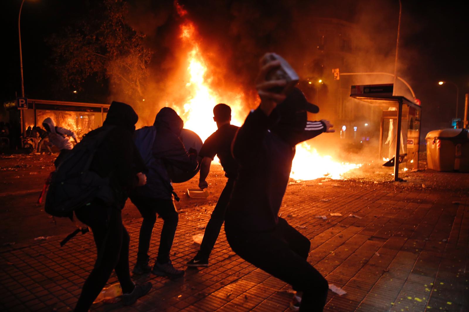 El jutge deixa en llibertat dos dels menors detinguts en les càrregues d'Urquinaona