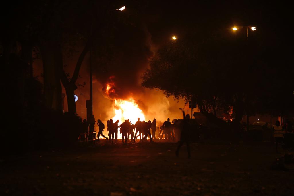 La huelga general termina con fuertes enfrentamientos en el centro de Barcelona