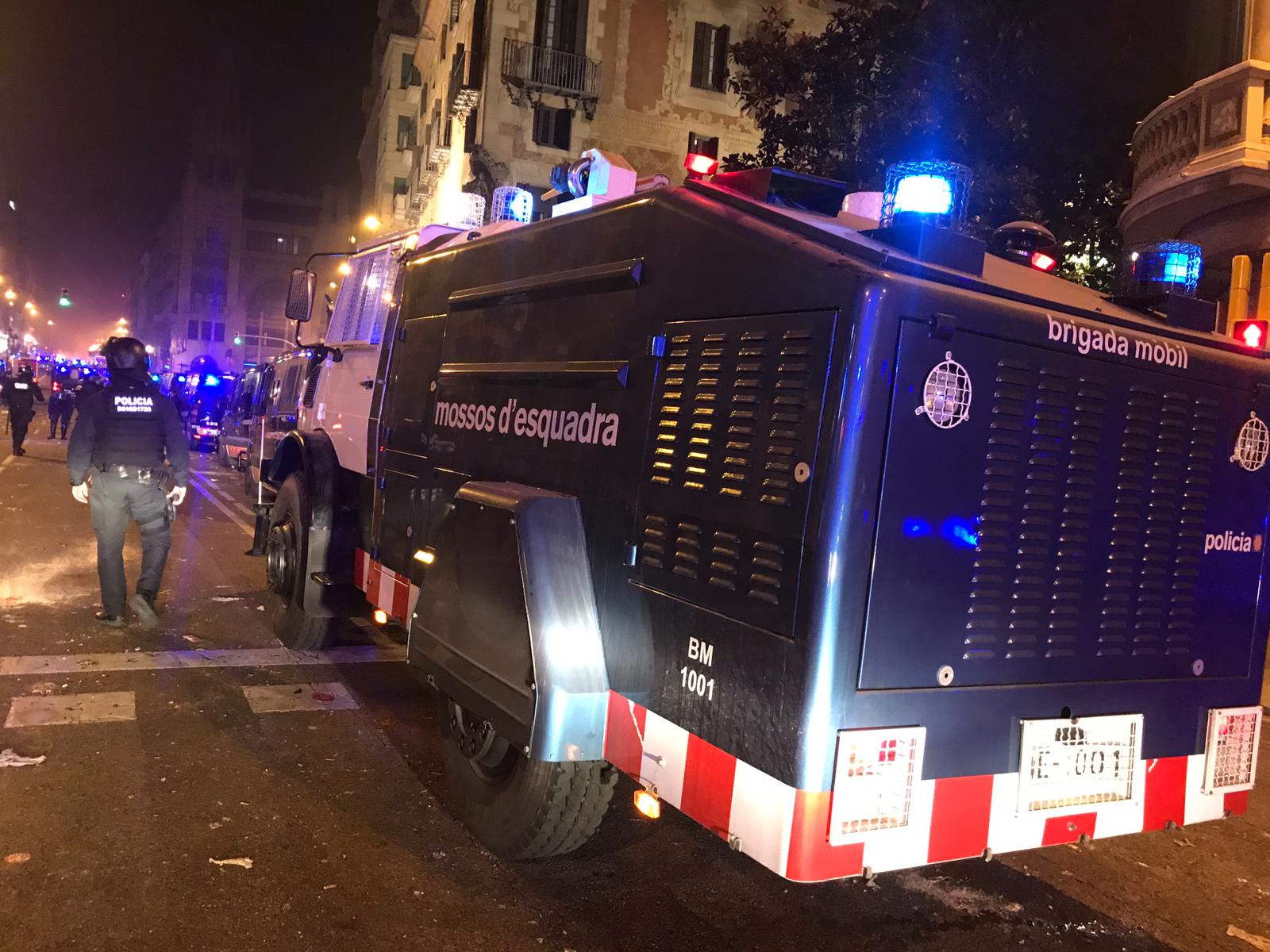 tanqueta aigua mossos via laietana vaga general - Guillem RS