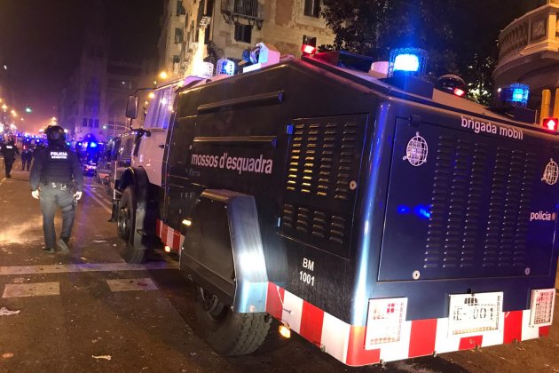 tanqueta aigua mossos via laietana vaga general - Guillem RS