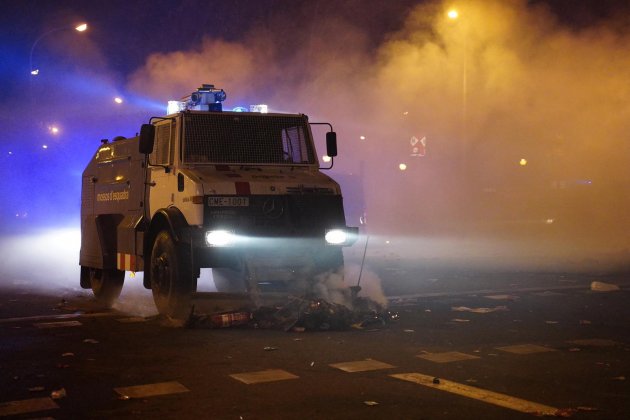 tanqueta aigua mossos - guillem ramos