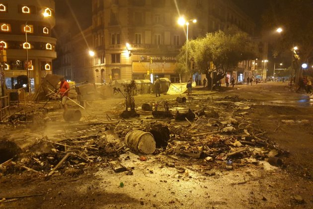 plaça urquinaona el nacional carlota serra