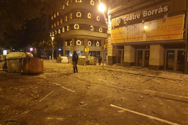 plaça urquinaona el nacional carlota serra