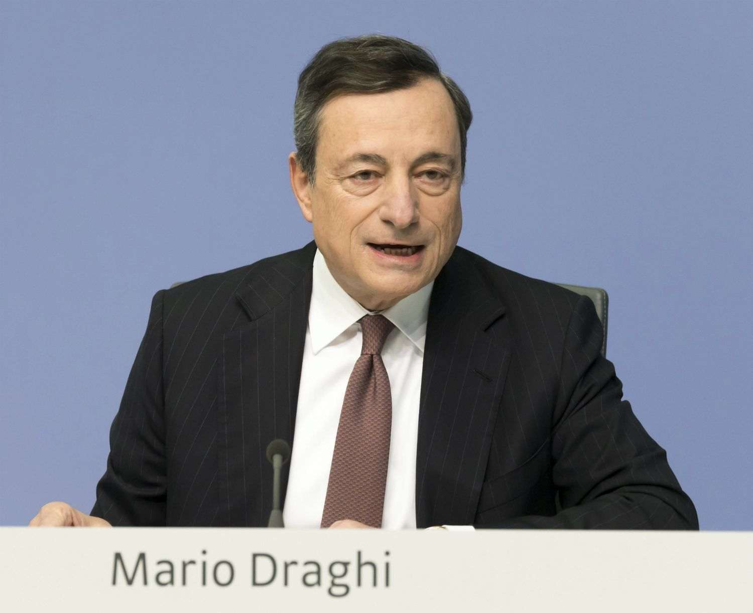 Draghi alimenta les expectatives d'una pròxima baixada de tipus del BCE