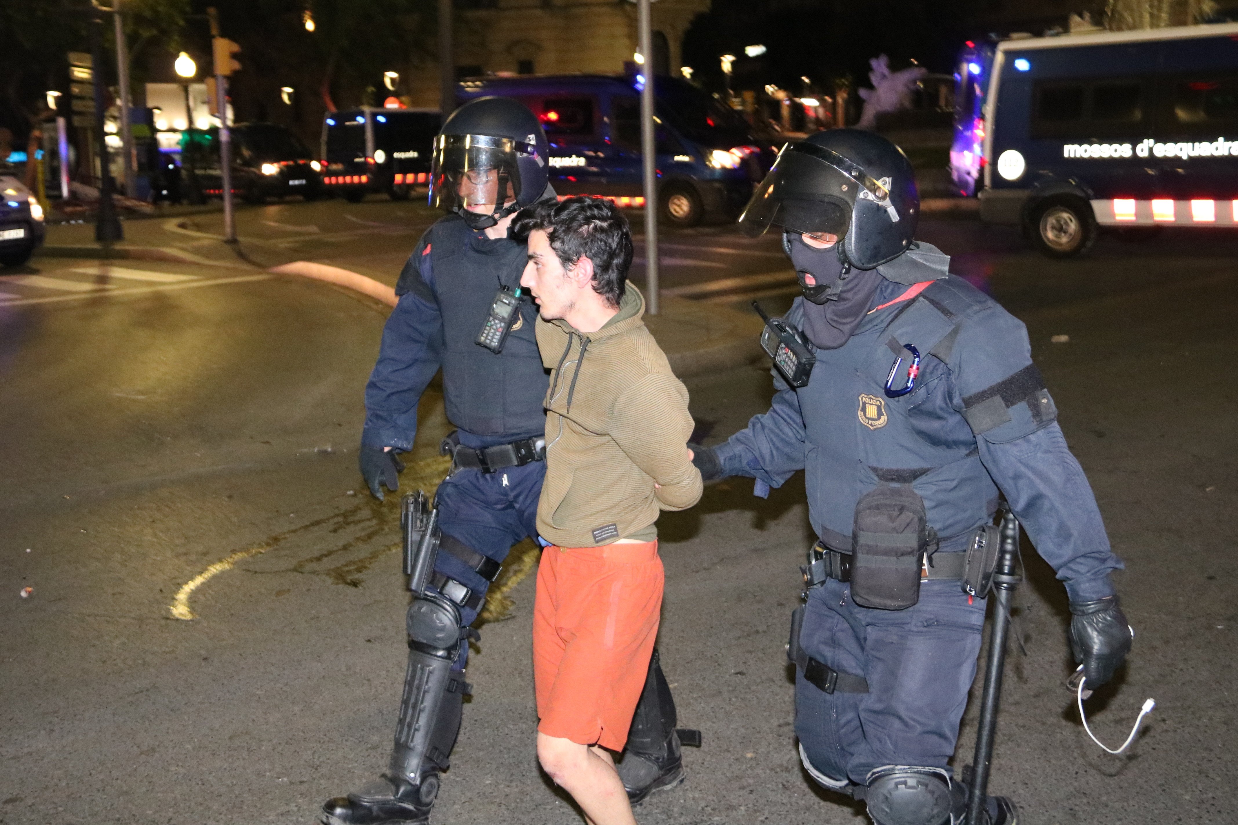 Presó provisional sense fiança per a dos detinguts pels aldarulls a Tarragona