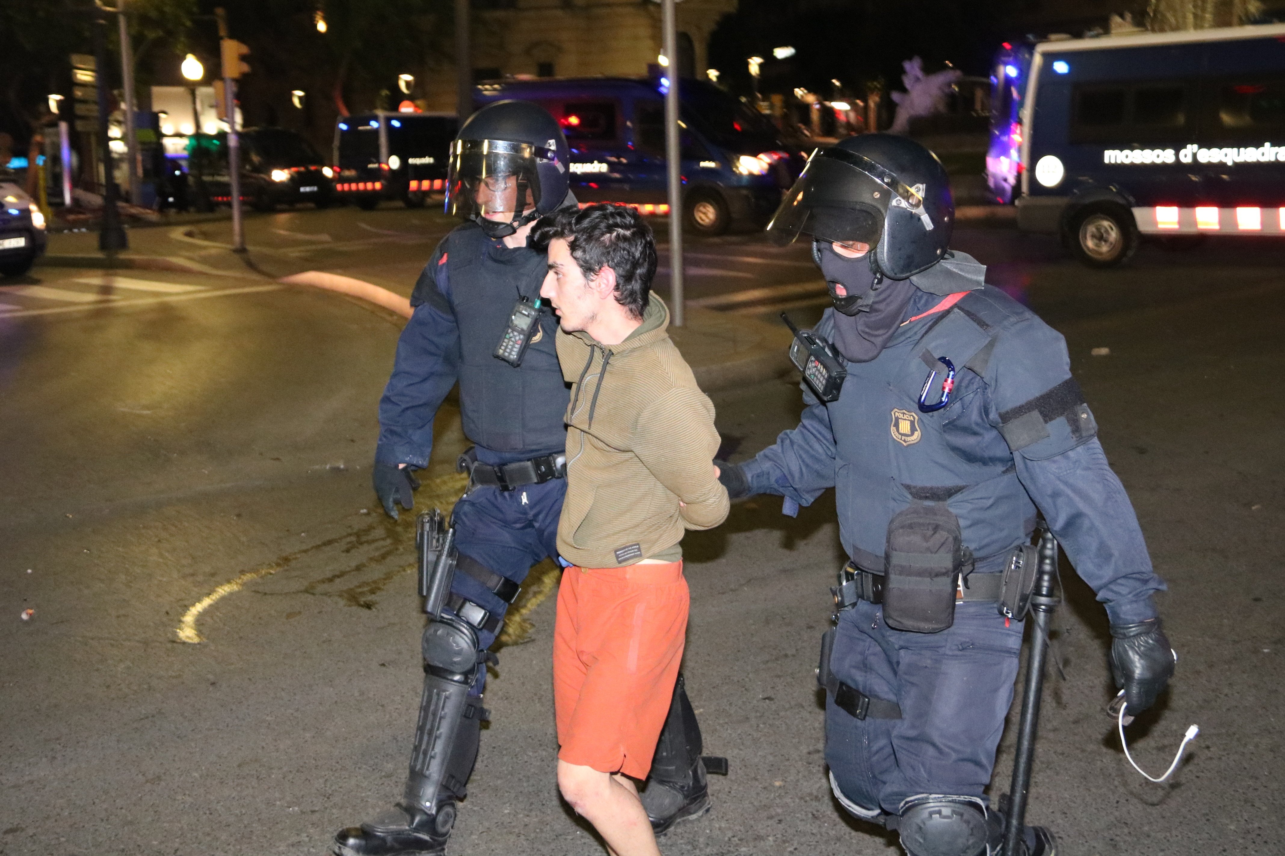 Prisión provisional sin fianza para dos detenidos por los disturbios en Tarragona