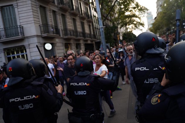 plaça urquinaona policia manifestants el nacional guillem camós