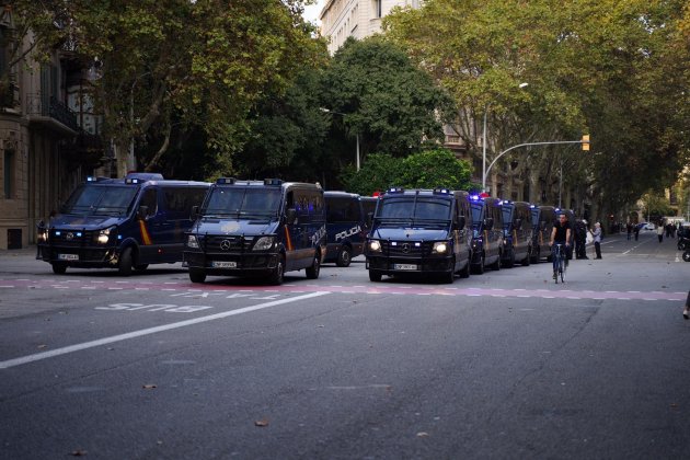 furgons policia espanyola el nacional guillem camós