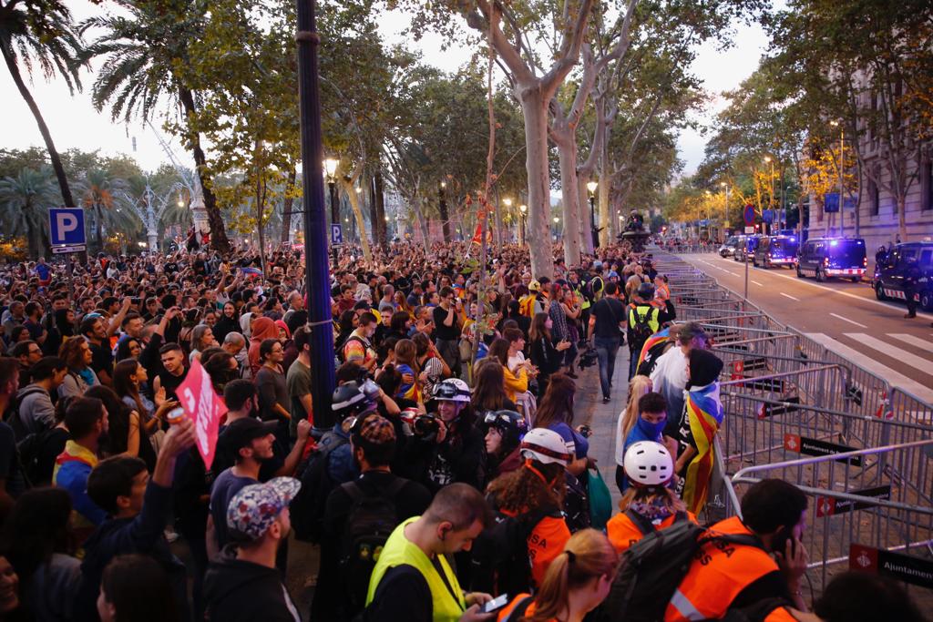 Crits d'"independència" i contra la policia davant el TSJC