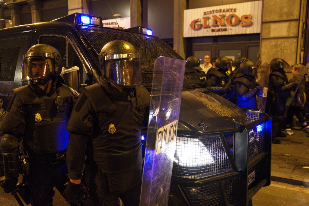 Una nit de protestes amb incidents aïllats acaba amb 13 detinguts