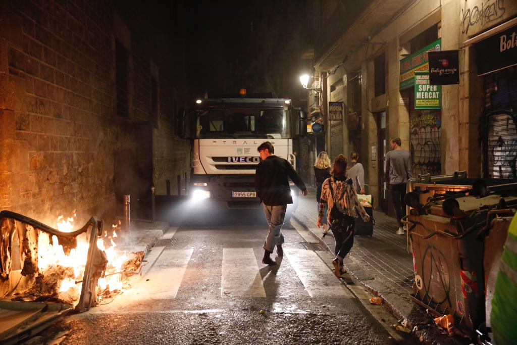 Fuego y cargas en la Rambla