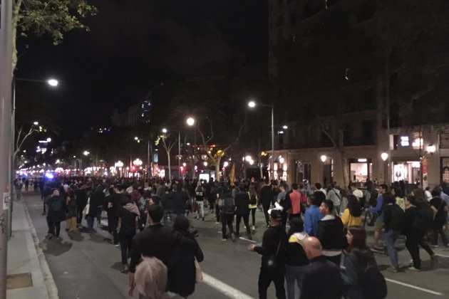 passeig de gracia manifestants el nacional anton rosa passeig de gracia manifestants el nacional anton rosa
