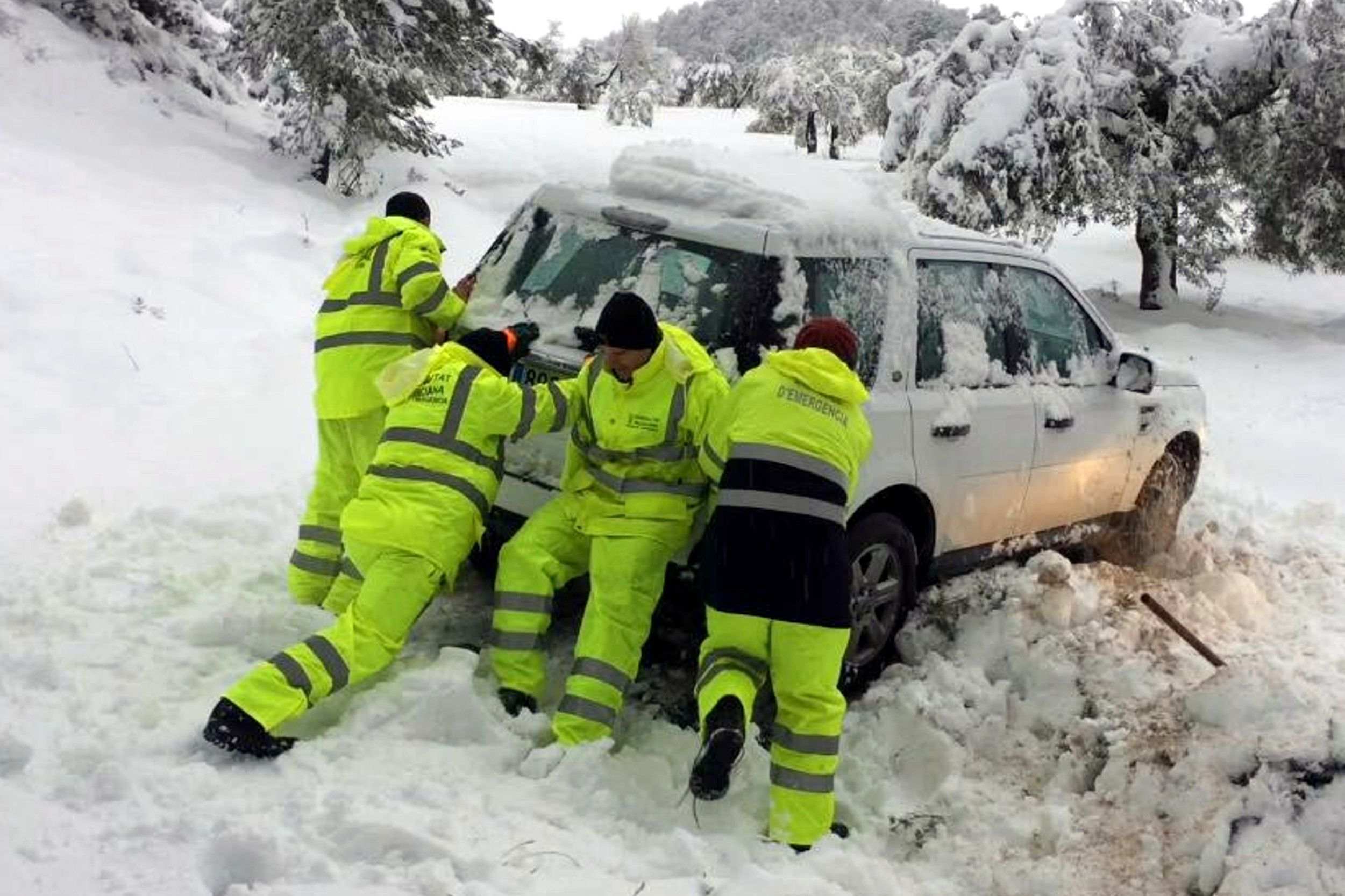 Lluvias, viento, frío y nieve a 800 metros