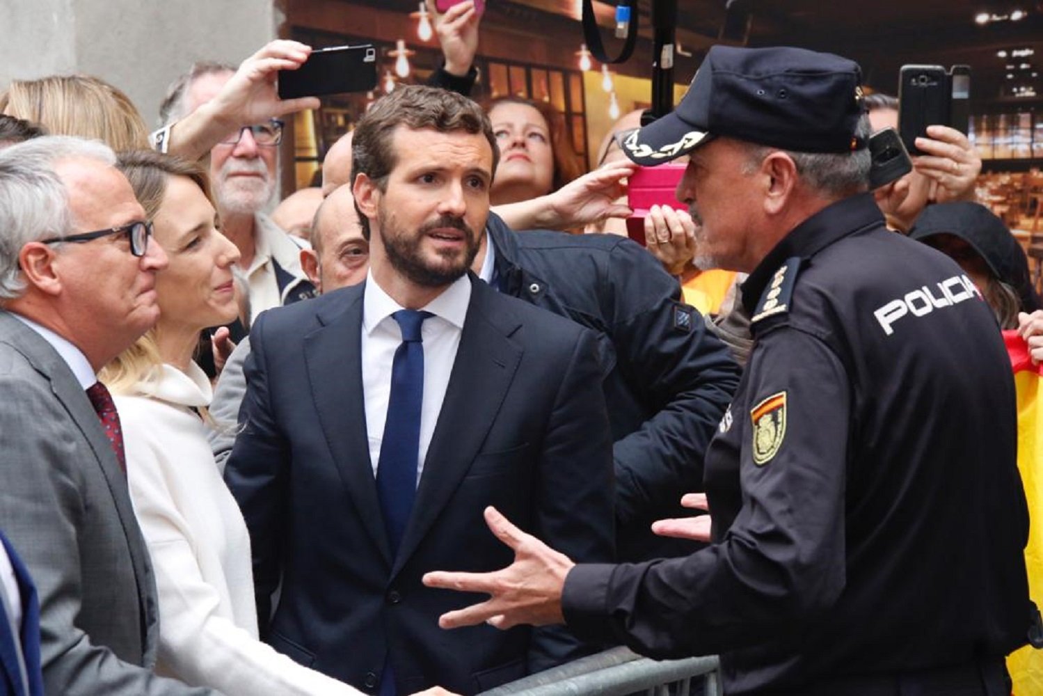 La falsa moderación de Casado: el PP avanza terreno incendiando Catalunya