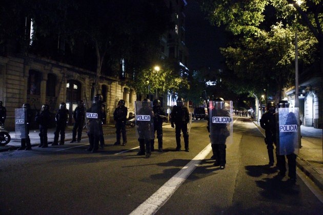 ELNACIONAL cordo policial manifestacio CDR interior - Mireia Comas