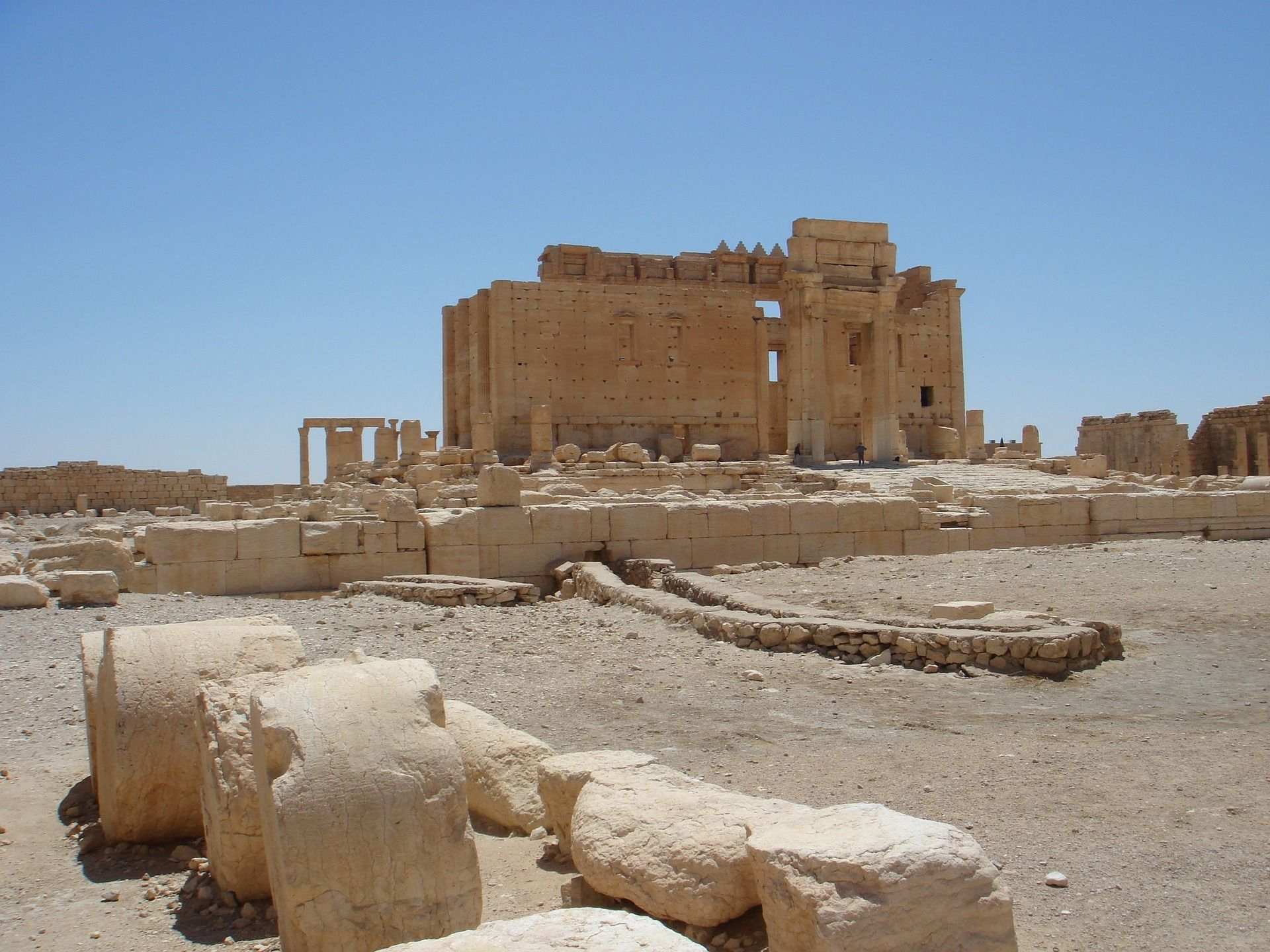 DAESH destruye el teatro romano y el arco cuadrifonte de Palmira