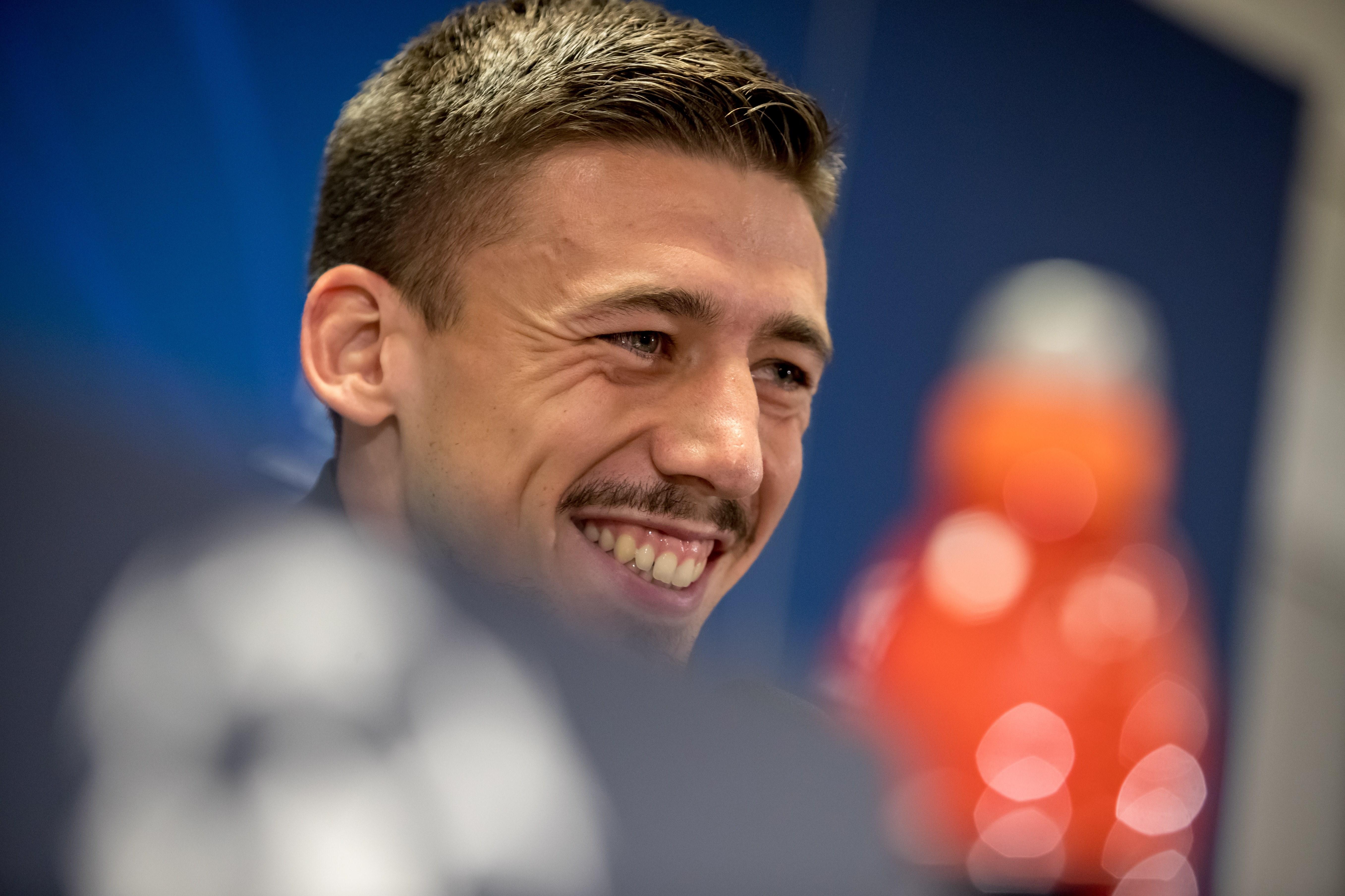 La sencillez de Lenglet: "No me atrae comprarme un Ferrari"