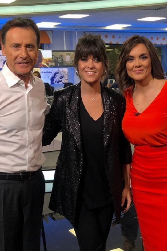 Mónica Carrillo de Antena 3 y su relación íntima con la cantante Vanesa  Martín