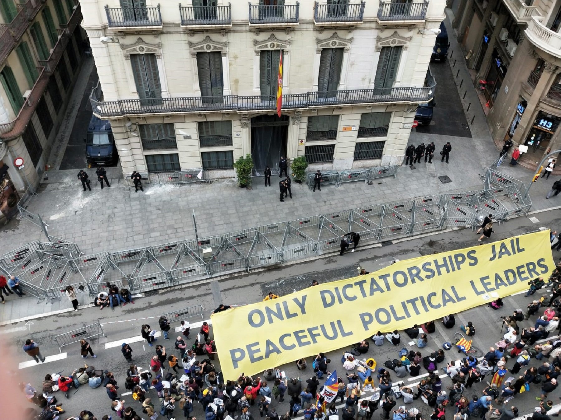 S'ha de tancar la Prefectura de la policia espanyola a Via Laietana?