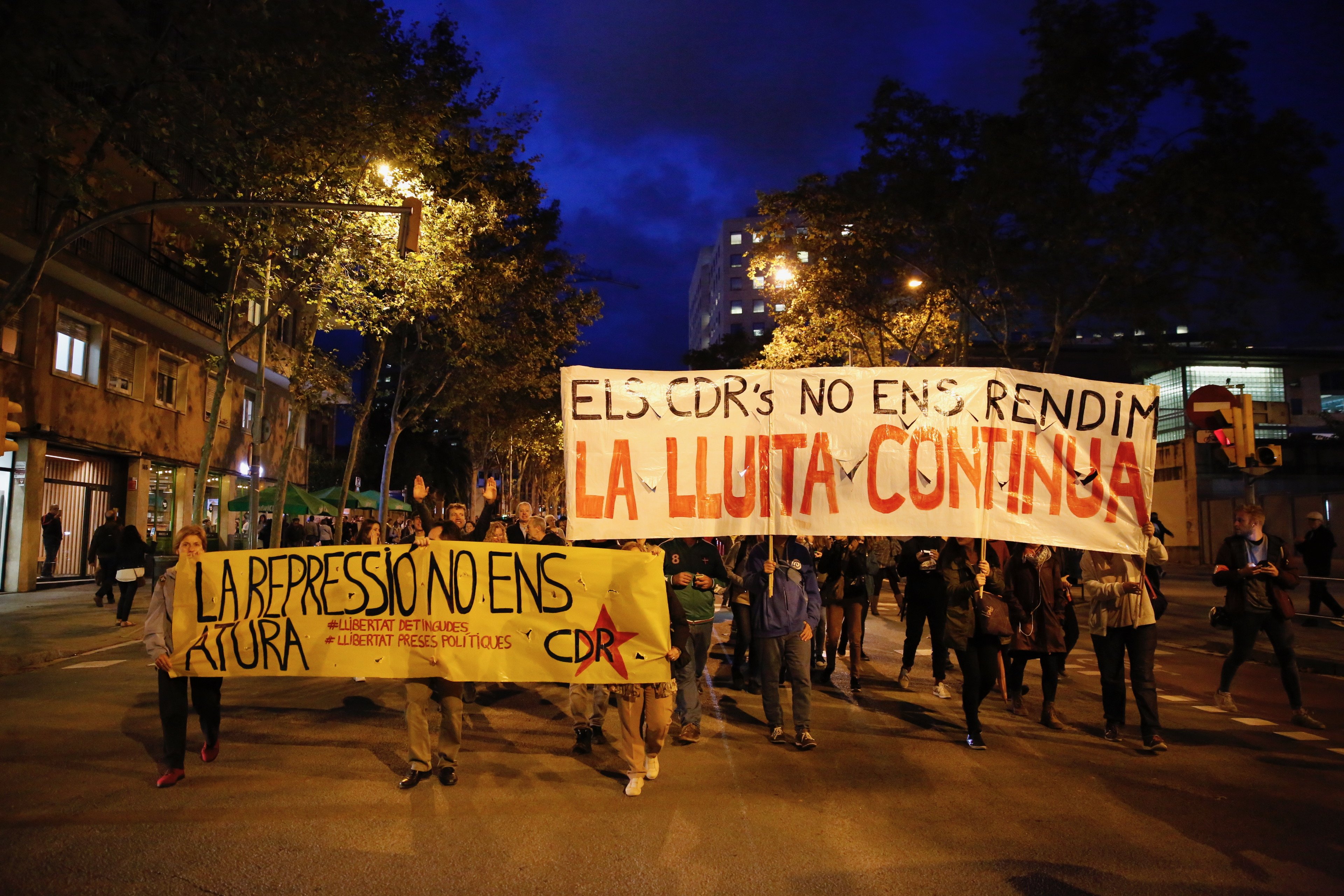Cercavila dels CDR a les Corts per exigir la llibertat dels presos i detinguts